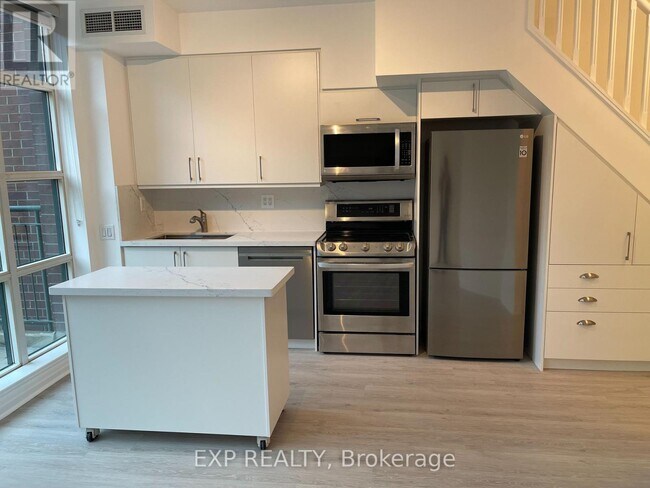 Photo du bâtiment - 901 Queen St W