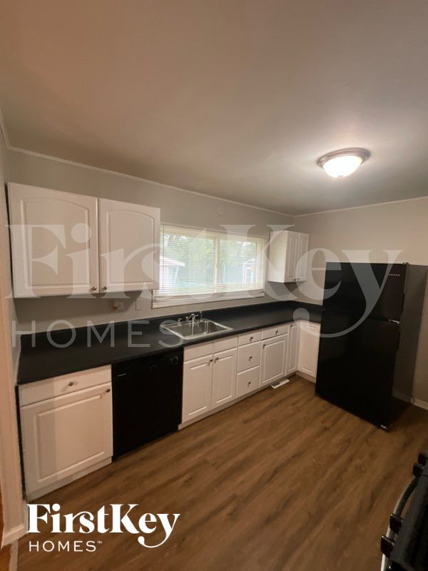 Foto del edificio - 22728 Ridgeway Ave