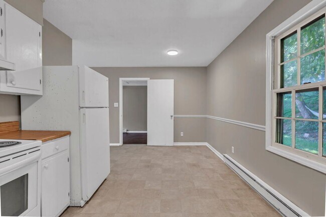 Foto del edificio - $2200 —Available spring semester January 2026 4 bedroom 2 bath House Student and pet friendly