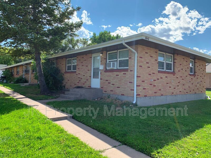 Foto principal - 3640 9th Ave N