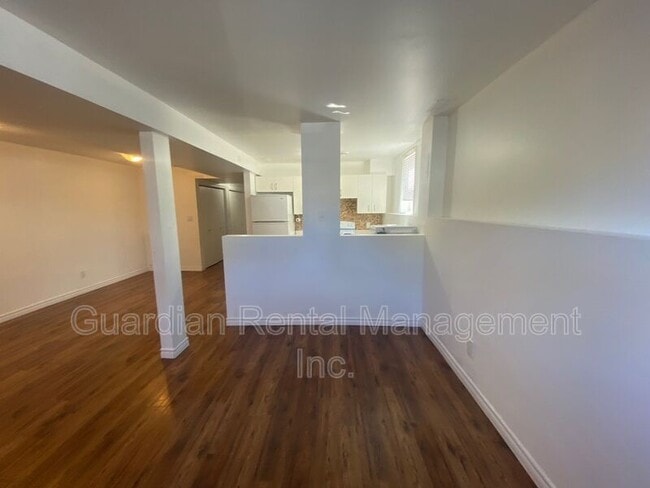 Building Photo - 1522 Walsh St E