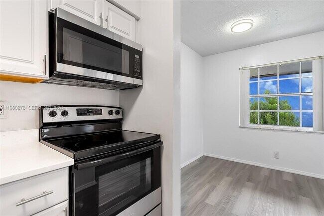 Foto del edificio - 2327 NW 52nd Ct