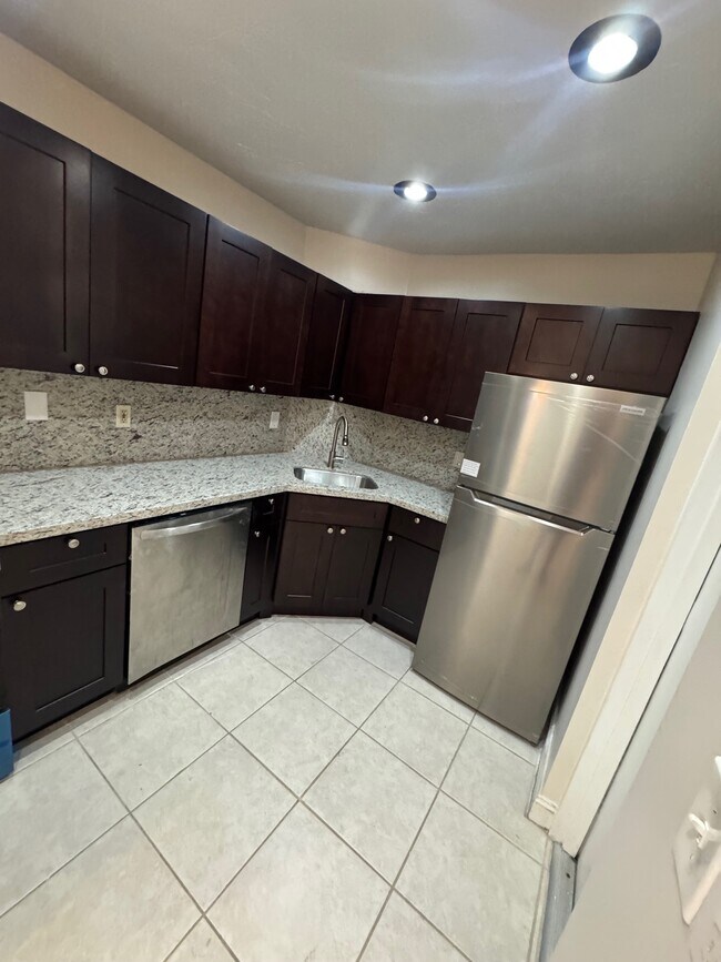 Foto del edificio - 3115 Oakland Shores Dr