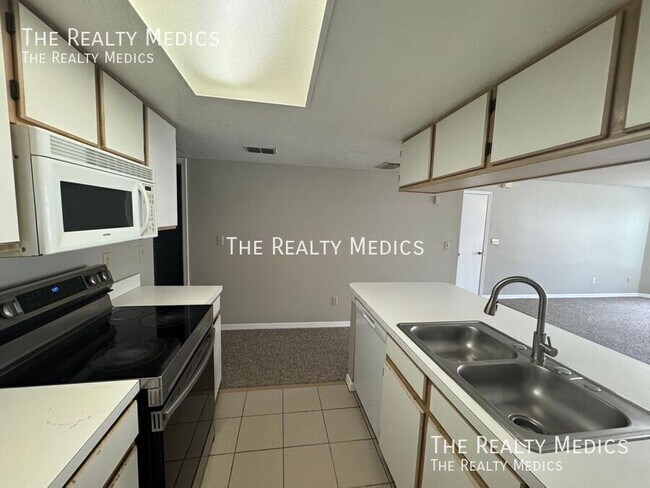 Foto del edificio - 2036 Royal Bay Blvd