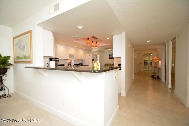Building Photo - 8700 Ridgewood Ave