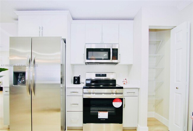 Foto del edificio - 244 NW 6th Ave