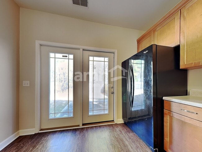 Building Photo - 24 Chapel Lk N