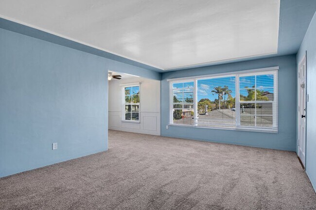 Foto del edificio - 5050-70 Marlborough Dr  %%