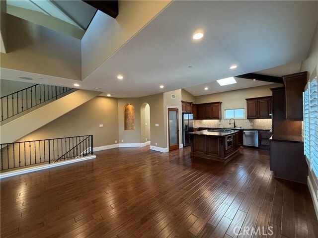 Foto del edificio - 1623 Artesia Blvd