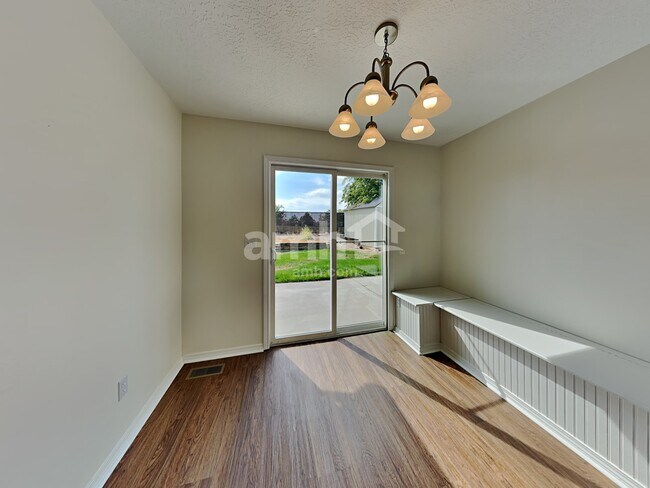 Foto del edificio - 627 N Mudstone Way