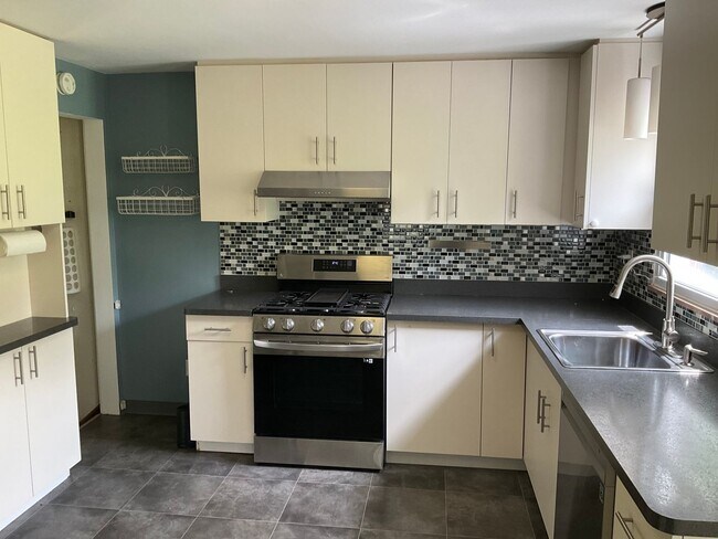 Foto del edificio - 3 Bedroom - Peaceful Living Just Minutes f...