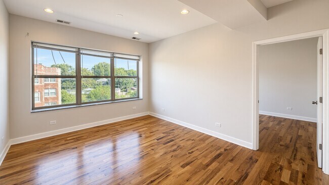 Building Photo - 7225 N Rogers Ave