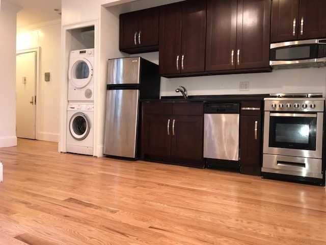 Primary Photo - 442 Lorimer St