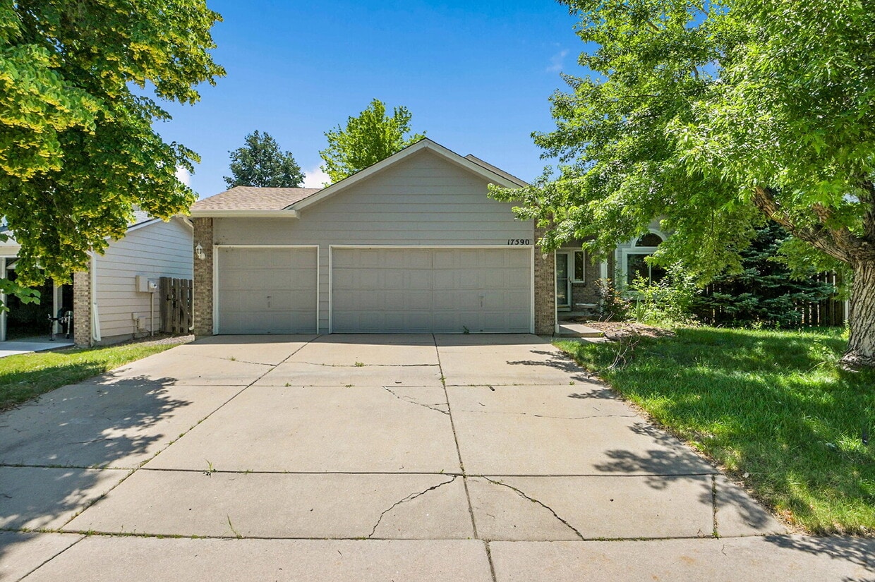Primary Photo - $3,050.00, 4 bed, 3 bath, located in Auror...
