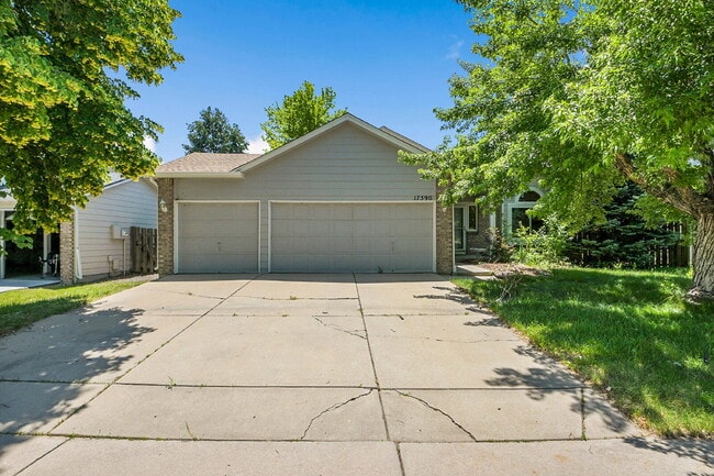 $3,050.00, 4 bed, 3 bath, located in Auror... - $3,050.00, 4 bed, 3 bath, located in Auror... Apartment