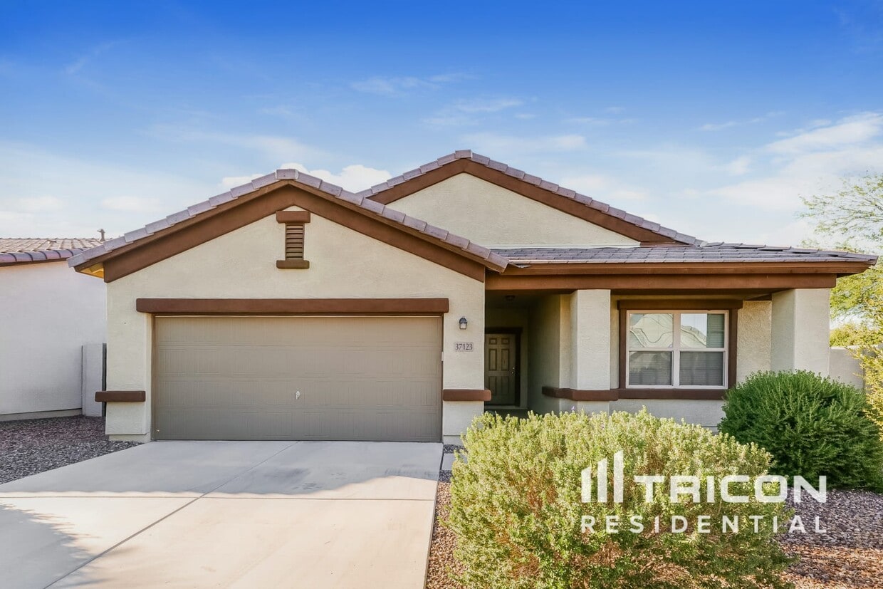 Foto principal - 37123 W Capri Ave