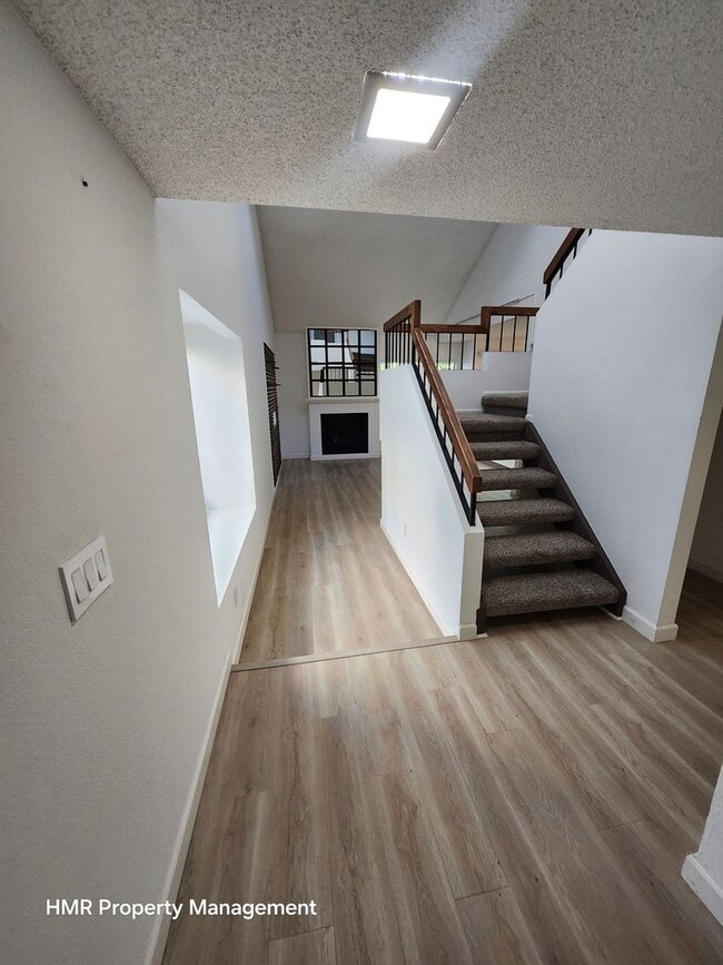 Building Photo - Beautiful 3-Bed, 3-Bath Condo in Prime Cla...