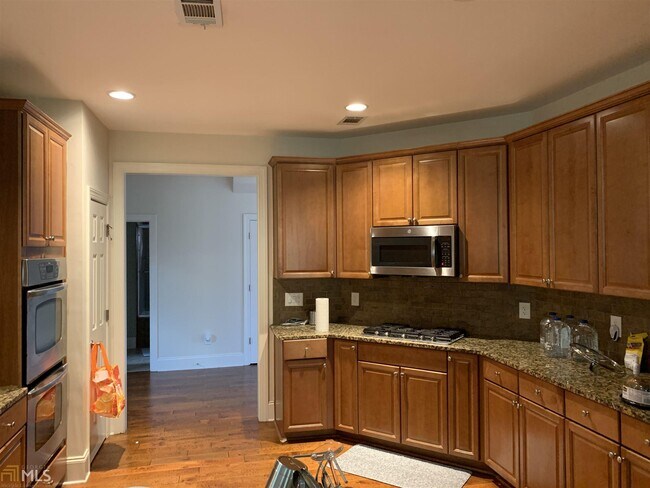 Building Photo - 2163 Oakdale Estates Ct