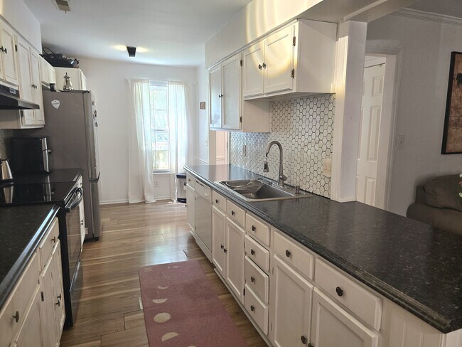 Foto del edificio - 2733 Crosswinds Dr