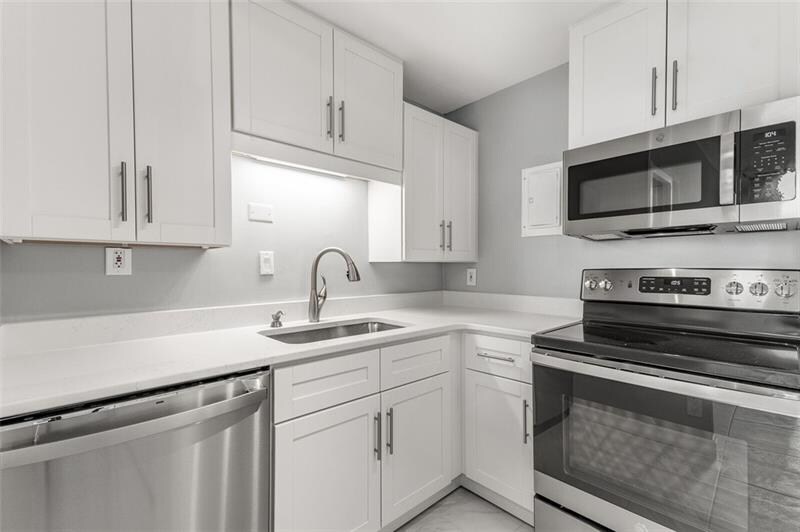 Kitchen - 3060 Pharr Court North NW