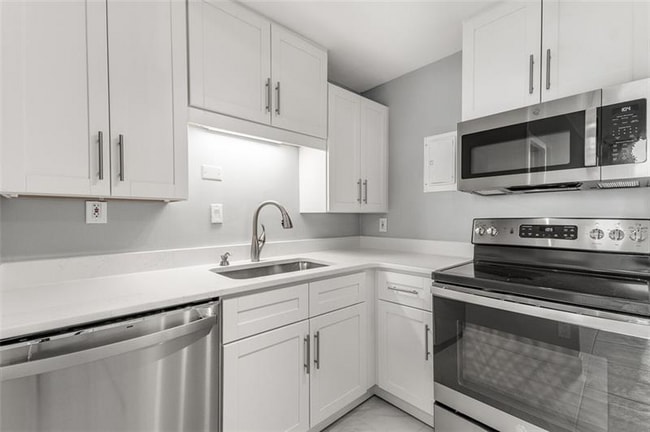 Kitchen - 3060 Pharr Court North NW Apartment