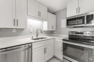 Building Photo - 3060 Pharr Court North NW