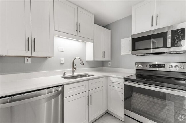 Building Photo - 3060 Pharr Court North NW