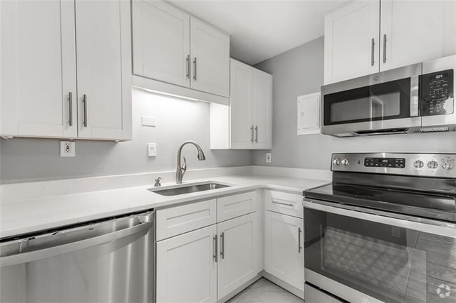 Building Photo - 3060 Pharr Court North NW