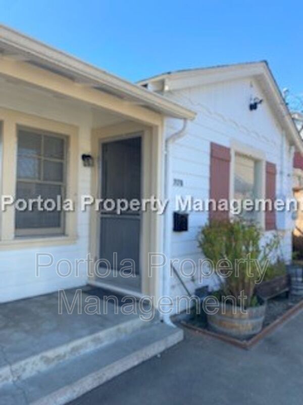 717 E Lake Ave Unit B, Watsonville, CA 95076 Condo for Rent in