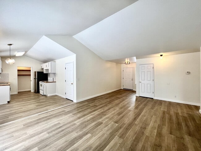 Building Photo - 304 Prairie Ave