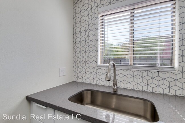 Foto del edificio - 1207 E 8th St