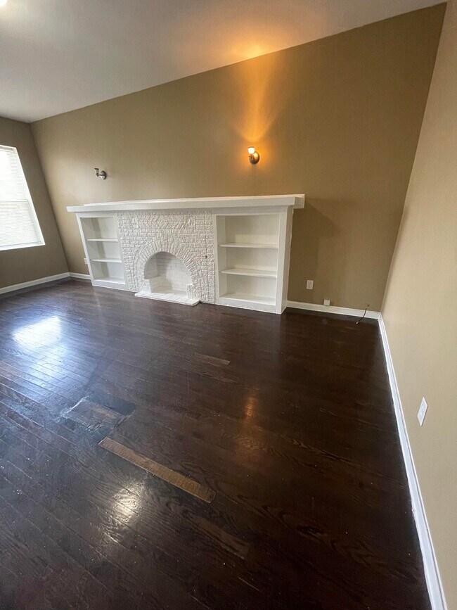 Foto del edificio - 1853 S Springfield Ave