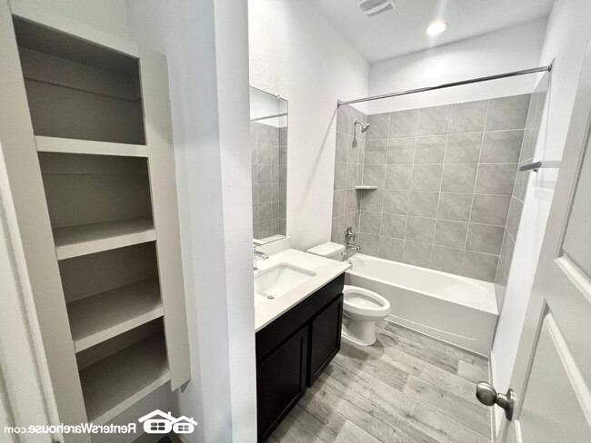 Building Photo - 3028 Gunnersbury Dr