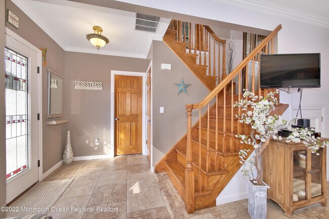 Building Photo - 121B 3rd Ave