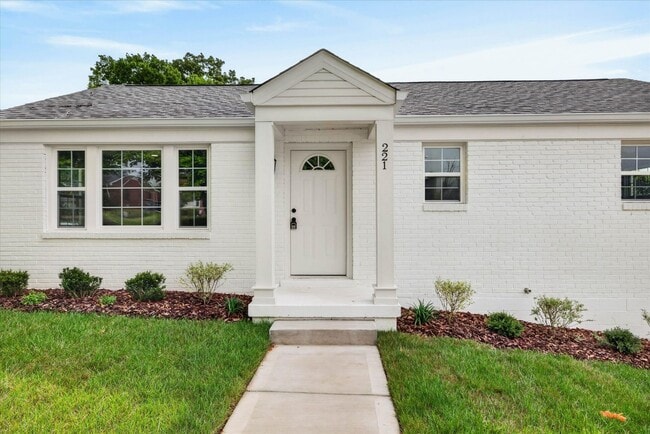 Building Photo - 221 Clearview Dr