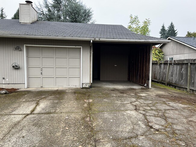 Building Photo - 2100 Amirante St