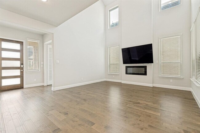Building Photo - 13050 Scissortail Dr