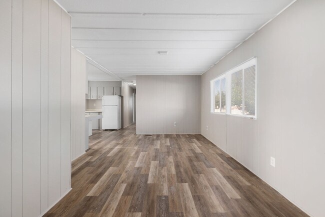 Building Photo - 3 Bed 2 Bath