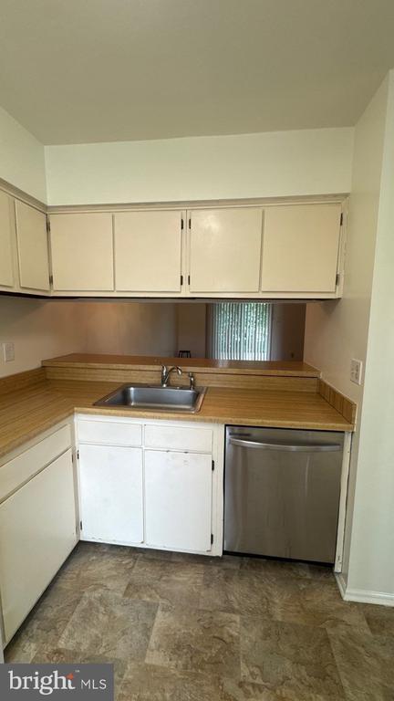Foto del edificio - 6762 Ducketts Ln