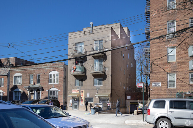 Building Photo - 13271 Maple Ave