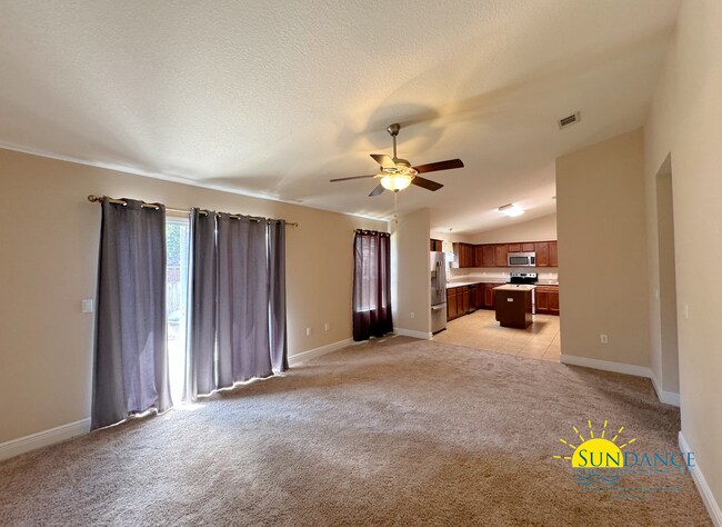 Foto del edificio - Desirable location and Beautiful Home with...