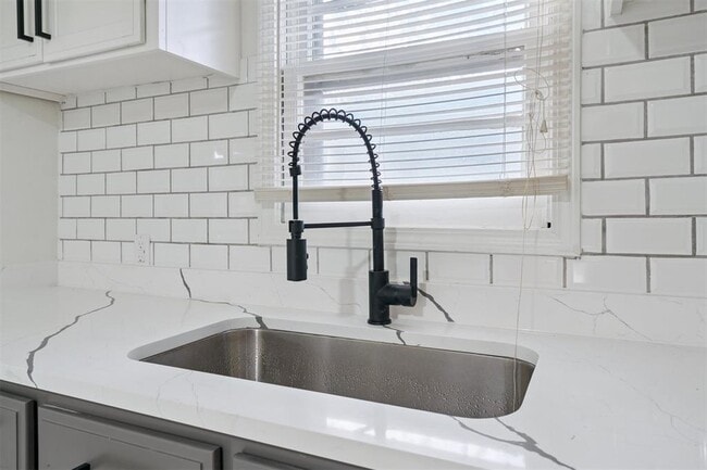 Building Photo - 1406 Sheffield Rd