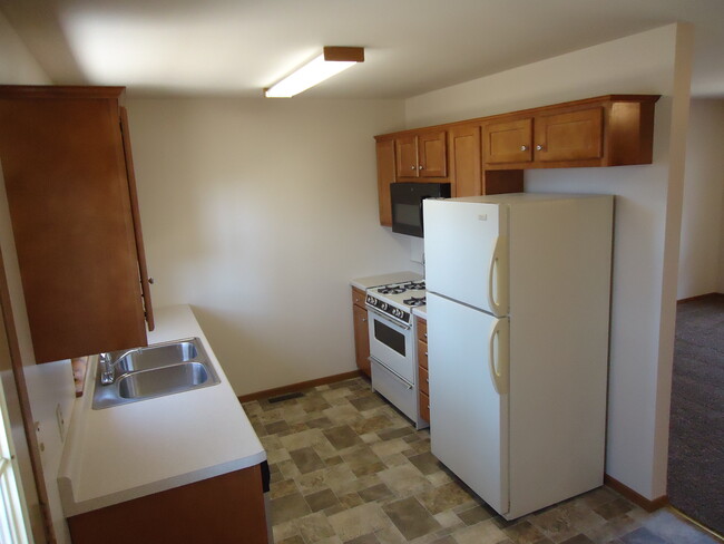 kitchen - 607 E Glover St