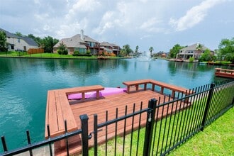 Building Photo - 12022 Miramar Shores Dr