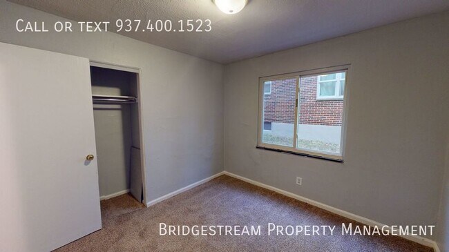 Foto del edificio - Updated bottom level 2 bed, 1 bath unit in...