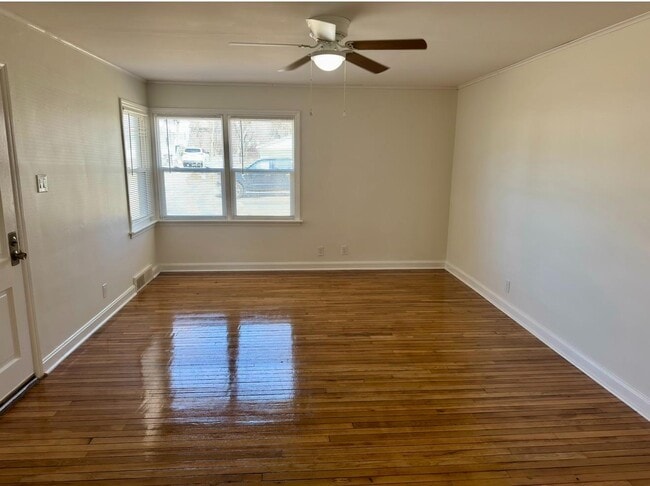 Building Photo - 206 W Conron Ave