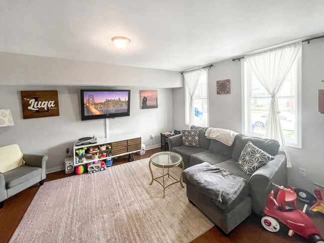 Foto del edificio - Updated single-family home in the heart of...