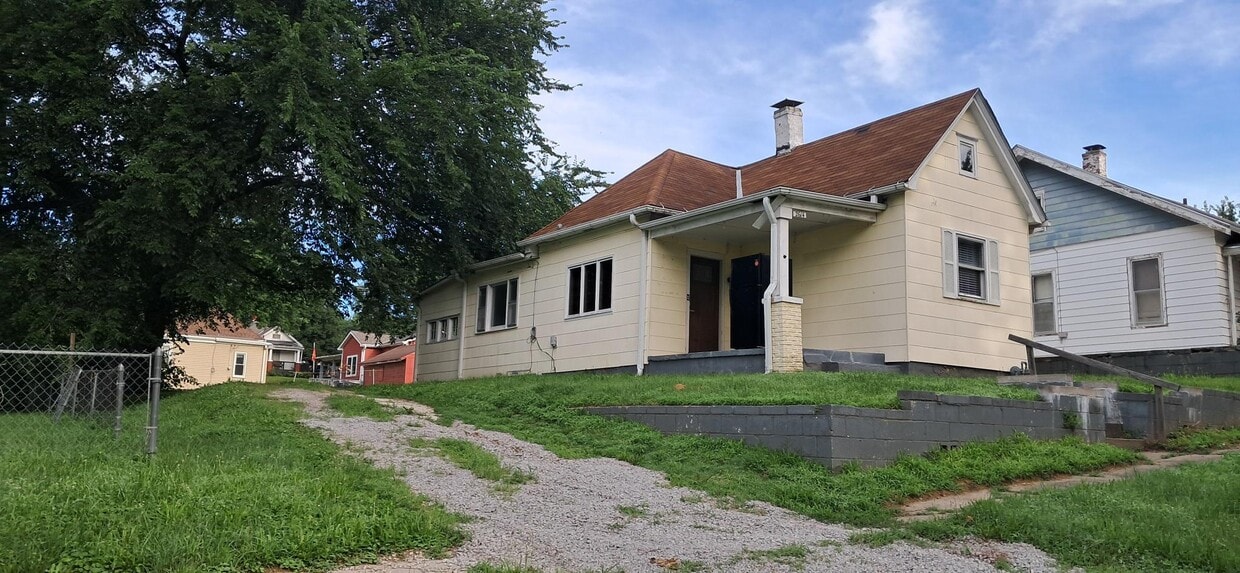 Primary Photo - 2614 S 19th St