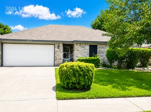 Building Photo - 3004 Levy Ln