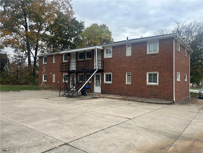 Foto del edificio - 476 Graham Rd